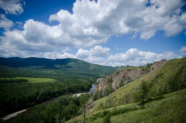  Khakassia güzel kayalarda