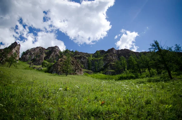  Khakassia güzel kayalarda