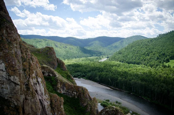  Khakassia güzel kayalarda