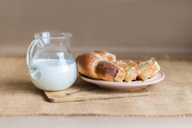 tereyağı ve süt ile topuz