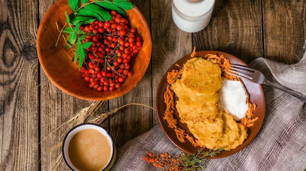 Autumn vegetable fritters with carrots — Stock Photo, Image