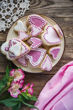 pembe Sevgililer kalp kurabiye şeklinde