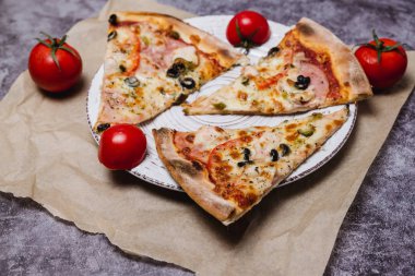 Pizza mermer masada.