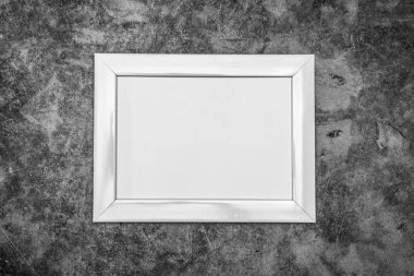 mermer zemin üzerinde beyaz çerçeve