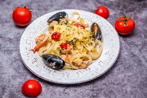Noodles with seafood in a white plate — Stock Photo, Image