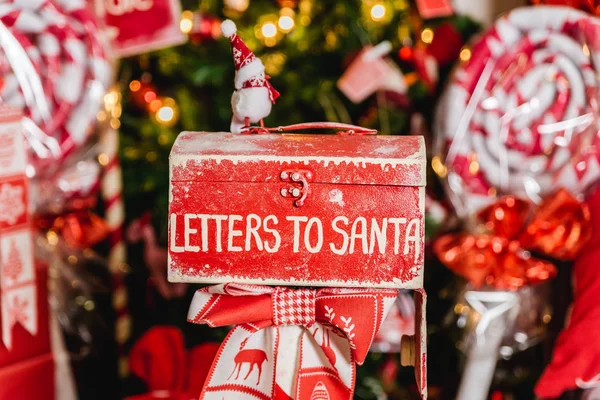 Рождественский почтовый ящик Санты — стоковое фото