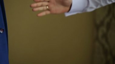 El sıkışma, iş, mavi takım elbise, beyaz gömlek belirsiz el sıkışma.