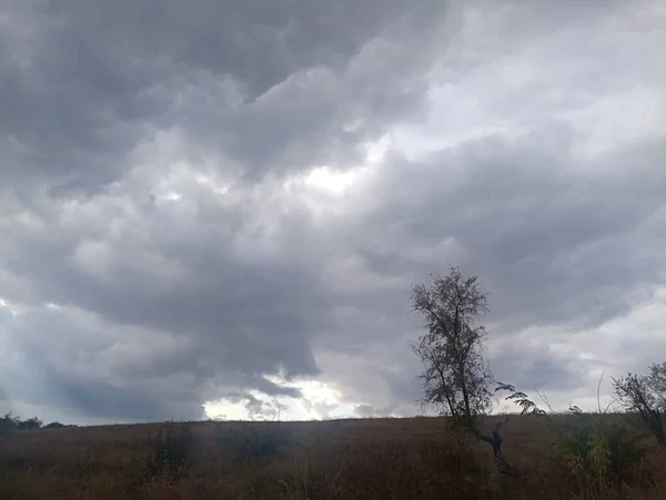 Nubes Trueno Campos Verdes Con Colinas — Foto de Stock
