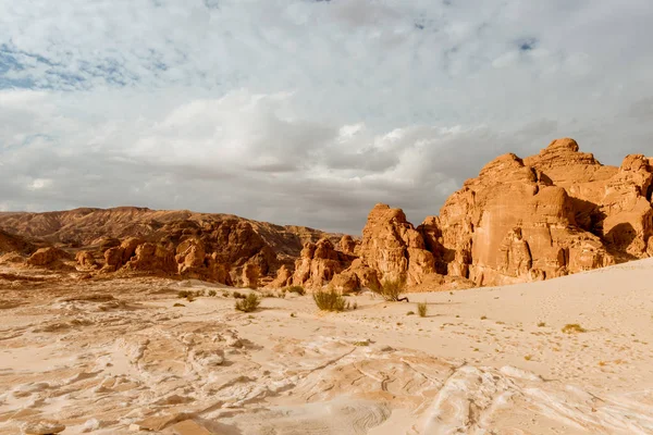 Χρυσό άνυδρη έρημο τοπίο Σινά, Αίγυπτος — Φωτογραφία Αρχείου