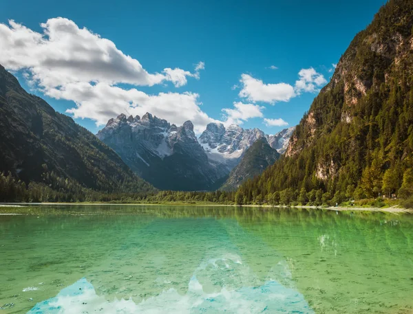 Beautiful mountain lake Landro in Dolomites — Stock Photo, Image