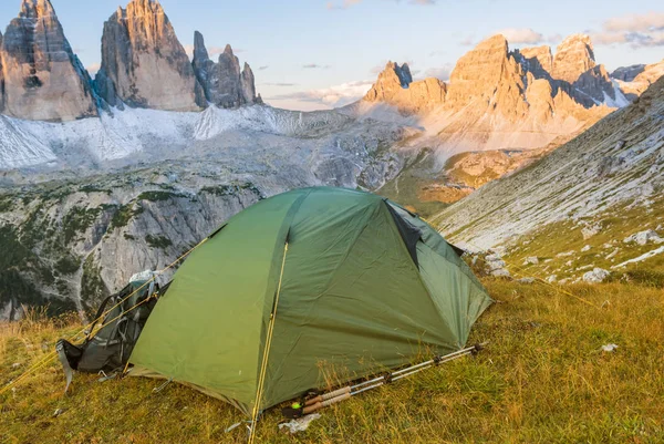 Camping in high mountains — Stock Photo, Image