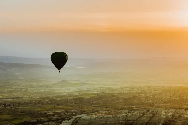 Luchtballon in Cappadocië, Turkije — Stockfoto