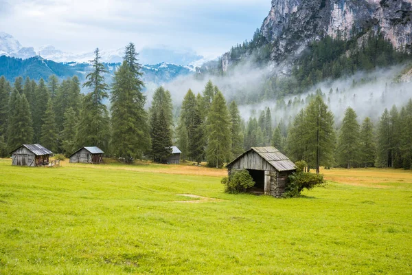 Geri kalan yer Alpleri'nde Dolomites, İtalya — Stok fotoğraf