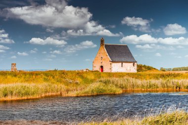 Yaz Bretagne yatay, eski kilise, Fransa