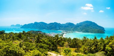 Phi Phi Adası'na havadan görünümü