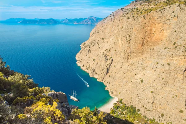Butterfly valley sea view and boat Oludeniz,Turkey — Stock Photo, Image