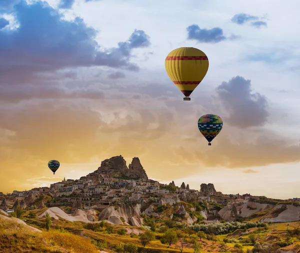 Colorful hot air balloons over valley Cappadocia — Stock Photo, Image