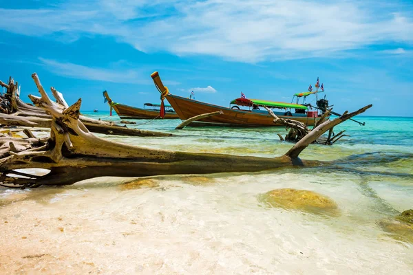 Koh Bamboo island bay, longtail, Thaïlande — Photo