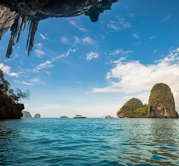 Tropikalna Plaża Phra Nang w Tajlandii Railay w Krabi. — Zdjęcie stockowe