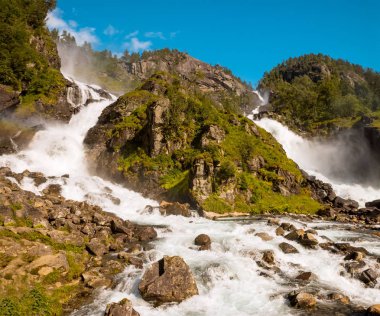 Latefossen Tek Kişilik şelale Odda Norveç'te