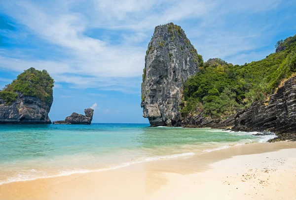 Phi phi island beach w Krabi, Tajlandia — Zdjęcie stockowe