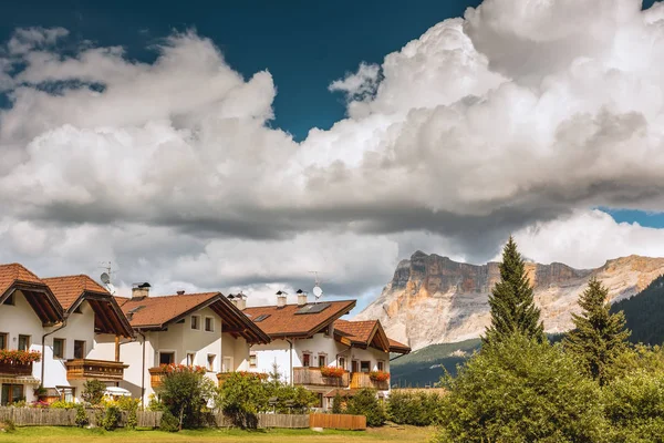 Village Val Gardena Tyrol du Sud Dolomites montagne — Photo