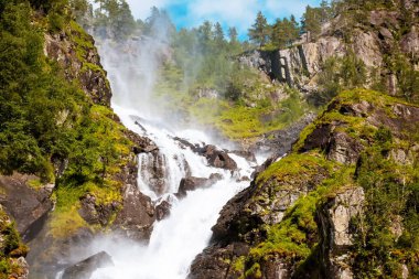 Yaz Latefossen şelale Odda Norveç