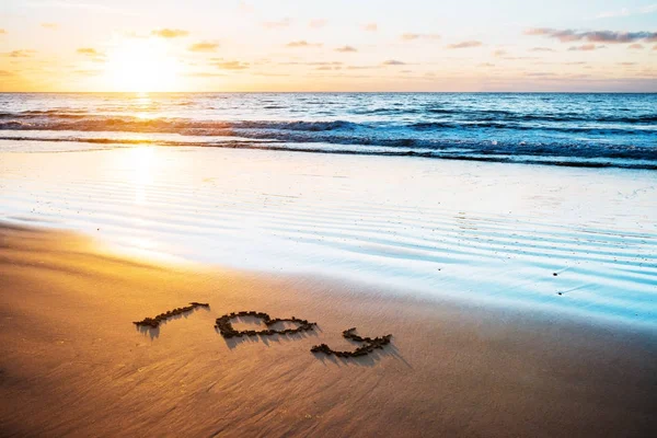 Te amo en la playa de arena — Foto de Stock