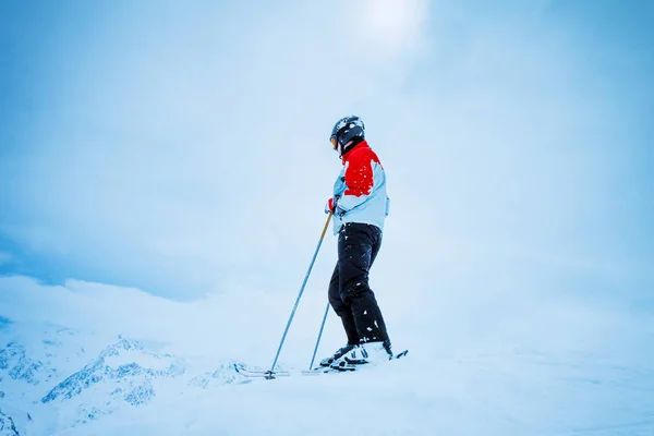 Skier, extreme winter sport — Stock Photo, Image