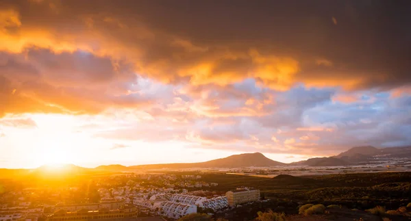 Zachód słońca na Tenerife resort Costa Silencio — Zdjęcie stockowe