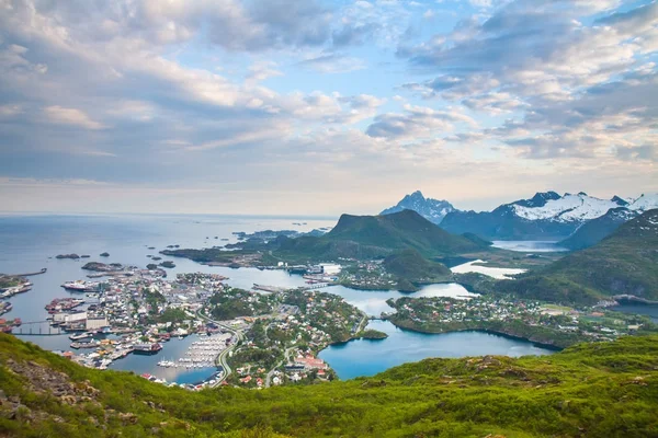 Panoramautsikt över solnedgången Flygfoto på Svolvaer Lofoten — Stockfoto