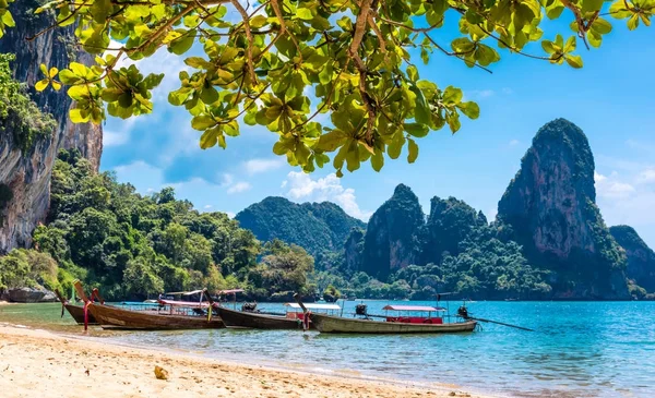 Long tail boat tropical beach, Krabi, Thailand — Stock Photo, Image