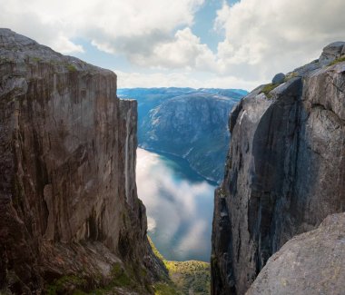 Havadan görünümü Kjeragbolten Norveç'ten Lysefjorden