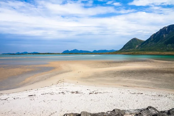 Paradise beach för Grunnforsfjorden, Lofoten — Stockfoto