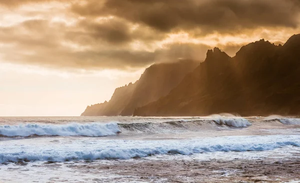 Günbatımı okyanus Tenerife