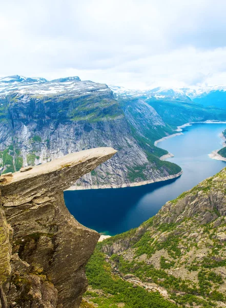 岩石形成 Trolltunga 巨魔舌 Odda 挪威 — 图库照片