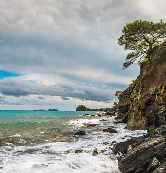 Stranden vid Medelhavet. Antalya, Turkiet — Stockfoto