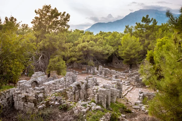 Lugar de piedra en la ciudad antigua Phaselis Faselis Monumento histórico de Turquía — Foto de Stock