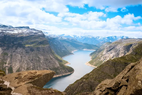 Klippformation nära Trolltunga Troll tungan Odda Norge — Stockfoto