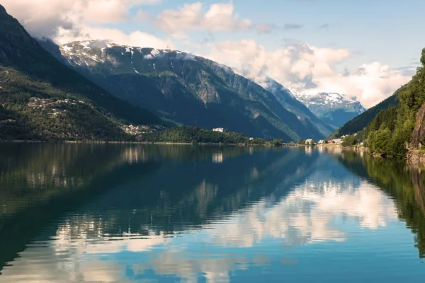 Hardanger Fjord Norsko krajina. — Stock fotografie