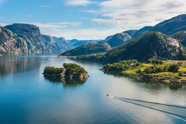 挪威峡湾和山脉夏季 Lysefjord — 图库照片