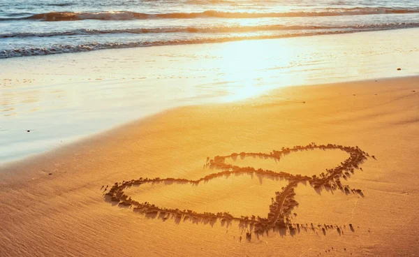 Liefde, hart op zee strand — Stockfoto