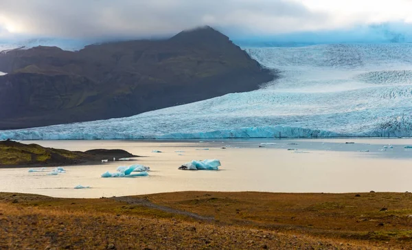 Ledovec a ledovce ve Fjallsarlonu Ledová laguna, Island — Stock fotografie