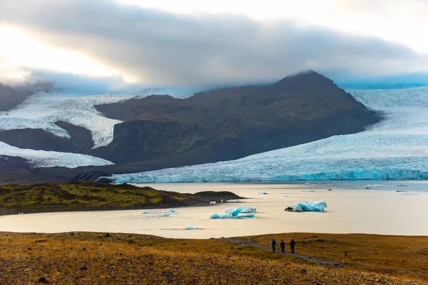 Glaciar e icebergs en Fjallsarlon Glacial Lagoon, Islandia —  Fotos de Stock