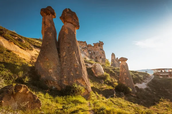 Nationaal park Goreme en rotspartijen van Cappadocië, vulkanisch landschap — Stockfoto