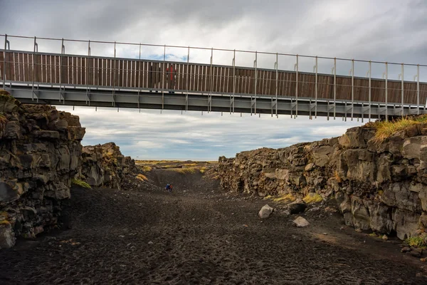 Most między Europą a kontynentami Ameryki Północnej w Reykjanes, Islandia — Zdjęcie stockowe