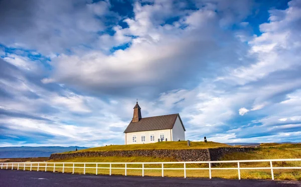 冰岛南部海岸的伍登教堂，名为Strandarkirkja — 图库照片
