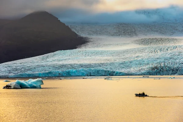 Ledovec a ledovce ve Fjallsarlonu Ledová laguna, Island — Stock fotografie