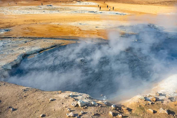 ナマフジャル地熱地帯アイスランドのフマロール田。観光名所 — ストック写真