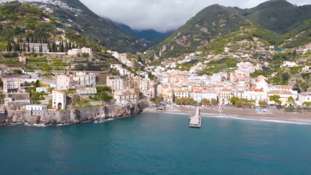 Maiori 'nin havadan görünüşü, Amalfi sahili, İtalya — Stok video